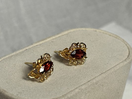 14K Yellow Gold Stud Earrings 1.26g Fine Jewelry Studs Garnet Color Stones - £87.00 GBP