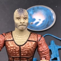 1995 Star Trek Deep Space Nine Tosk Reptilian Alien Action Figure w/Accessories - £5.42 GBP