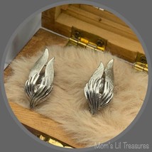 Vintage Leaf Flower Clip On Earrings Silver Tone Signed Coro - £7.69 GBP