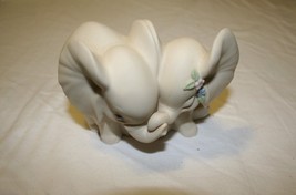 Homco 1993 Elephants In Love Trunks Hugging Vintage Porcelain/Ceramic Figurine - $14.45