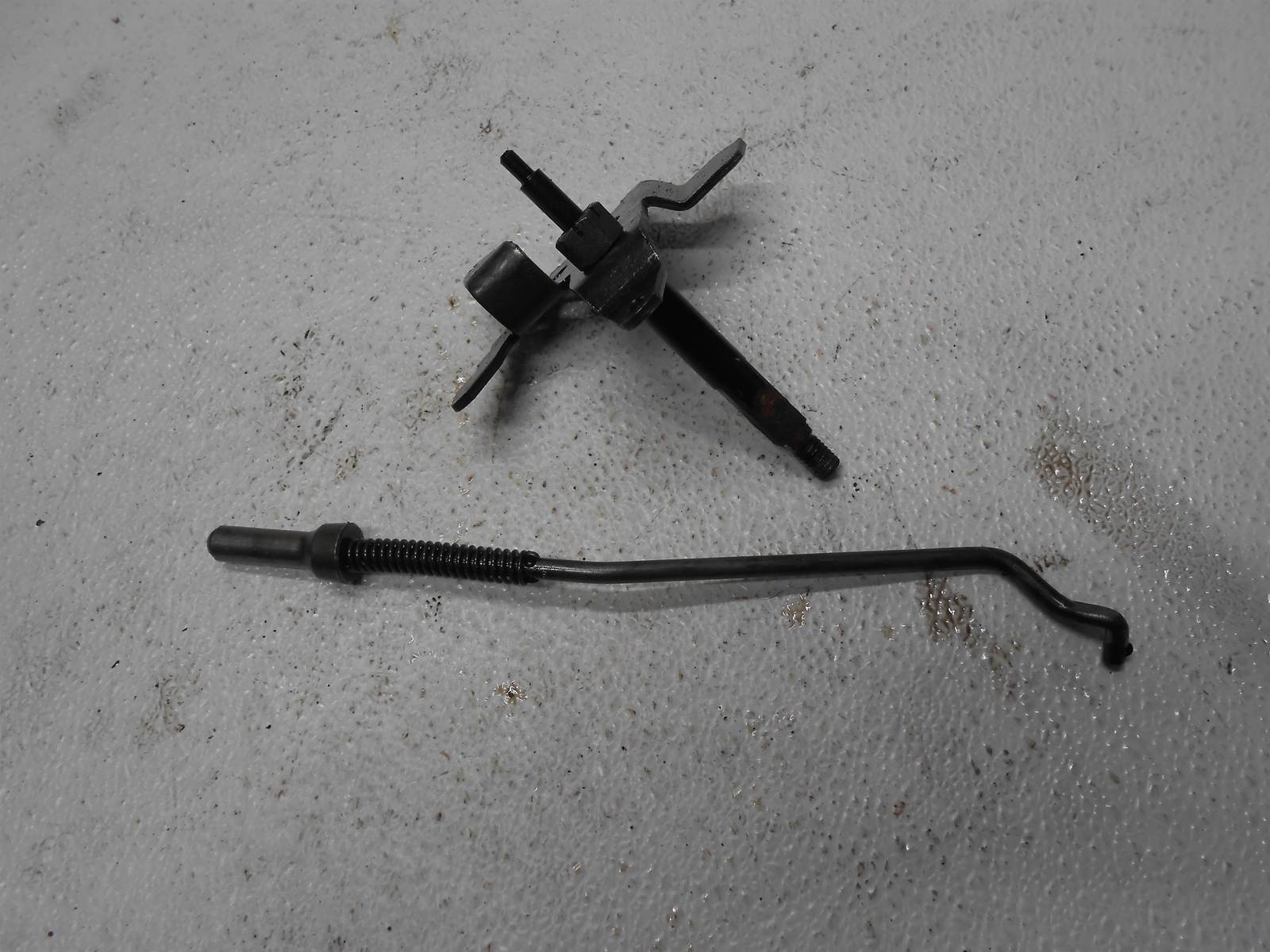 2000 Chevrolet Tahoe 5.3L Transmission Shifting Linkage Rod - $49.99