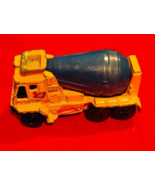 Vintage Matchbox  Cement Mixer Yellow and Blue 2000 Loose - $93.53 MXN