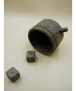 Roman dice set. Two dices and a shaker - London Museum version - resin r... - $812.52 MXN