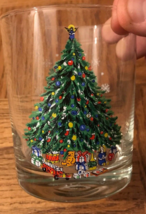 Christmas Ttree With Presents Christmas Cup-RARE-SHIPS N 24 HOURS - $19.68