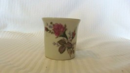 Vintage White With Red Roses Small China Cup from Royal Sealy Japan 2.5&quot; Tall - £23.98 GBP