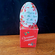 Ganz Ceramic Egg Figurine Christmas Sentiments with Flowers 2.5&quot; Tall Indonesia - £7.11 GBP