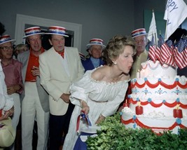 President Ronald Reagan watches Nancy blow out birthday candles New 8x10 Photo - £6.92 GBP