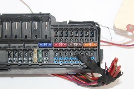 2006-2008 BMW 750i E65 TRUNK FUSE RELAY BOX J7512 image 2