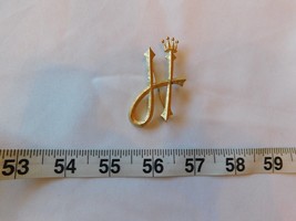 Women&#39;s Ladies Gold Tone Brooch Pin Vintage Letter H with a Crown - £27.33 GBP