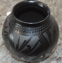 Vintage Mata Ortiz Hand Made Mexican Pottery Vase Signed Tomasa Mora - £143.88 GBP