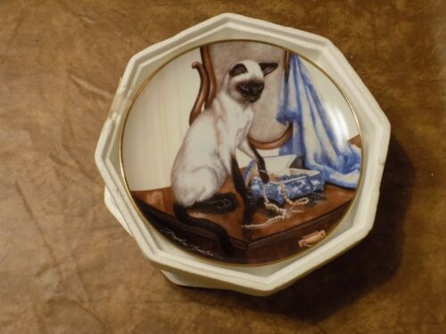 Franklin Mint Velvet Touch Siamese Cat Collector Plate By Daphne Baxter 8" - $19.80