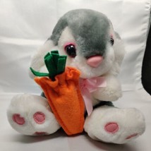 Giftco Sitting Bunny Rabbit With Carrot Stuffed Animal Plush Gray White 6.5 in - £17.42 GBP