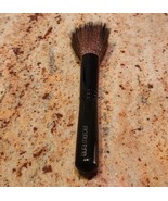 Laura Mercier Finishing Brush - $501.20 MXN