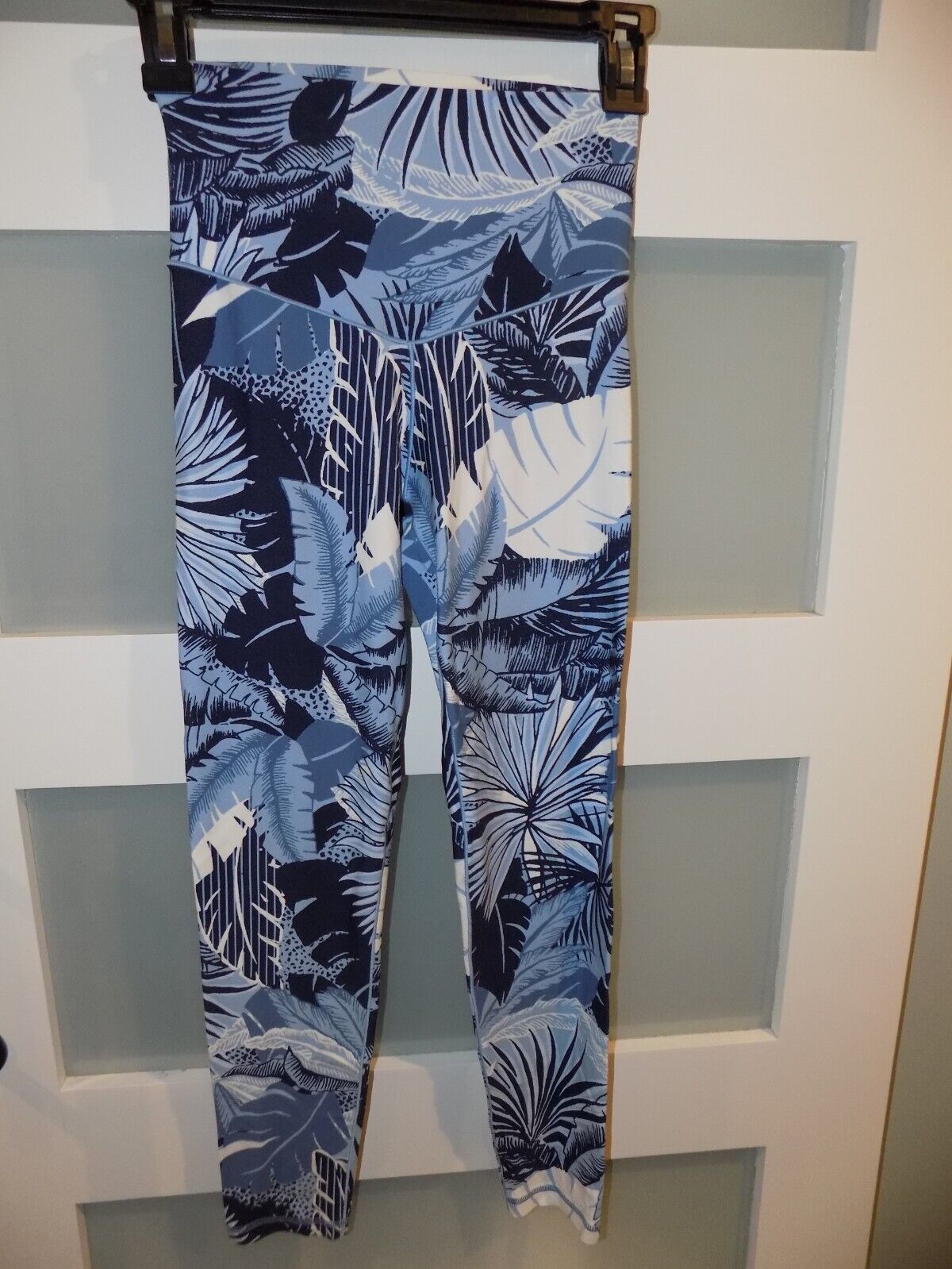AERIE CHILL PLAY MOVE HI-RISE TROPICAL PRINT LEGGINGS SIZE M WOMEN&#39;S - $17.48