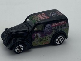 Hot Wheels 1999 Grave Digger &quot;3 Time Champion&quot; RARE Great condition - £7.81 GBP