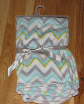 Blankets And &amp; Beyond Baby Chevron Zigzag Zig Zag Stripe White Yellow Gray Blue - £25.31 GBP