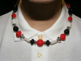 Vintage Necklace Red White Black Silver Beads 15-n - $368.72 MXN