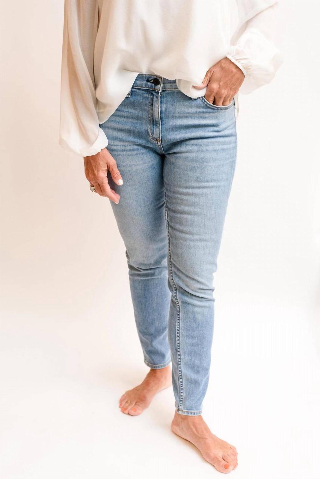 Askk Ny Mid Rise Jax Jean West - $59.00