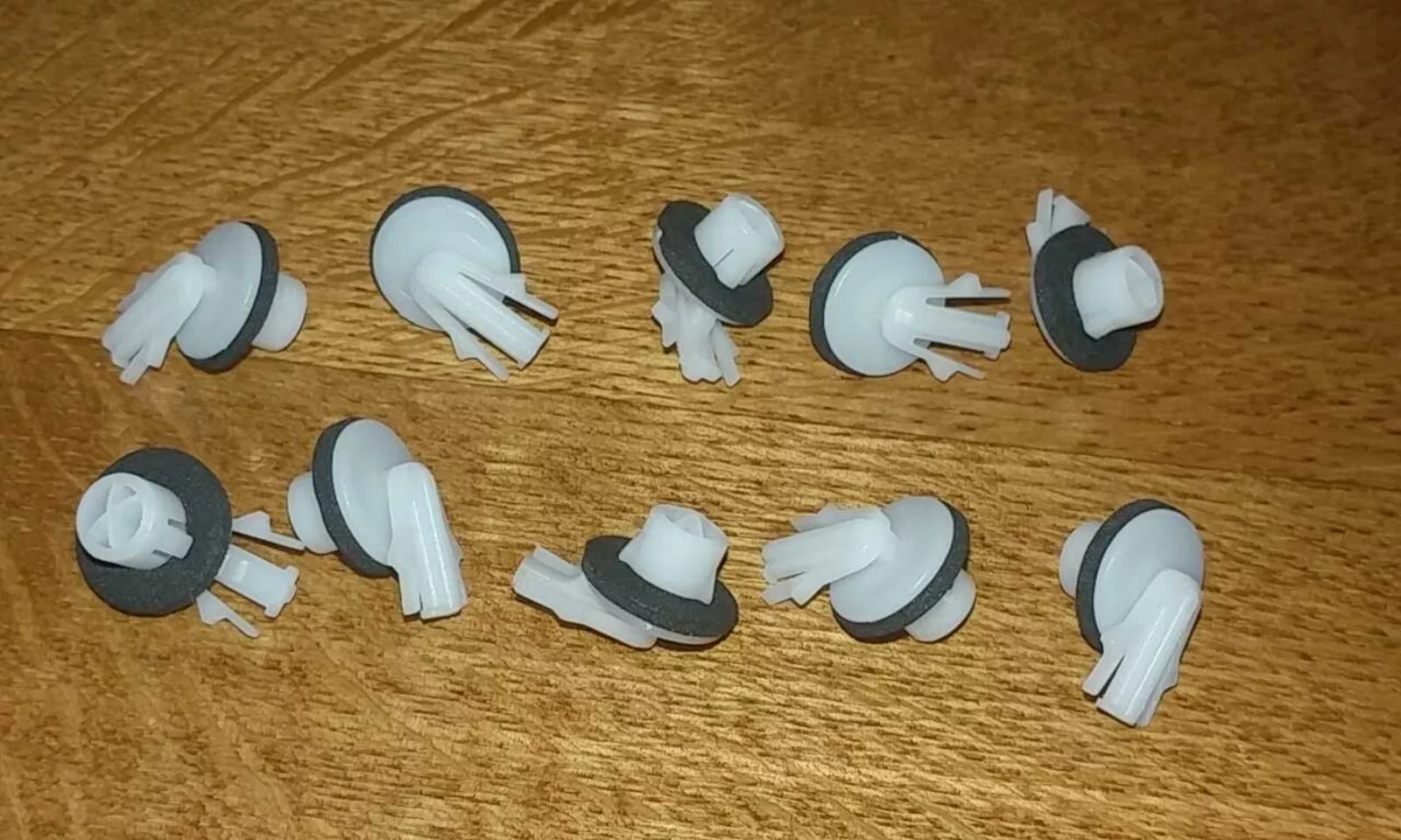 Infiniti FX35,QX70 2008-on Front door moulding clips (10pcs) - $53.05 CAD