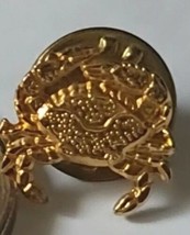Crab  Pin Badge - $79.38 MXN