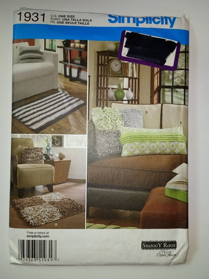 Simplicity 1931 Fleece Fringe Rugs and Pillows - $12.86