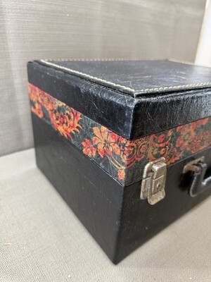 Vintage Sewing Box w/ Brass Accents Includes 1 Tray Stuffed w/notions Item image 2
