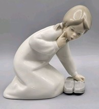 LLADRO &quot;Little Girl with Slippers&quot; #4523 Porcelain 5.5 in Figurine - Spain - $18.69