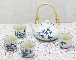 Blue Oriental Bamboo Branches And Leaves Design Porcelain Tea Pot And 4 ... - $27.95