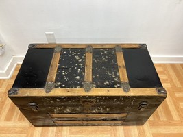 Vintage WOOD STEAMER TRUNK w Tray chest coffee table storage box antique loft - £79.92 GBP