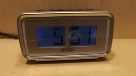 Jensen Retro Flip LCD Display Dual Alarm Clock AM/FM Radio Dimmer Contro... - £22.38 GBP