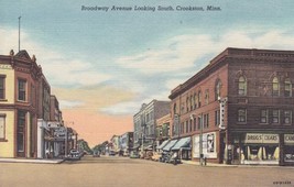 Crookston Minnesota Broadway Avenue Looking South Linen Postcard Unposted - $9.89