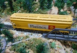 HO Scale: Athearn Shell Plastics Chemical Hopper #5220; Model Railroad Train - £14.90 GBP