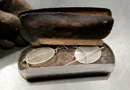Antique Spectacles EyeGlasses and Case Frame Broken at the Nose - $14.99