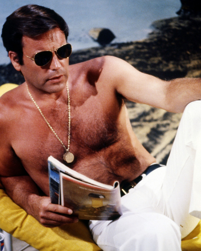 Robert Wagner Switch Barechested Hunky Portrait Wearing Medallion 16x20 Canvas - £55.94 GBP
