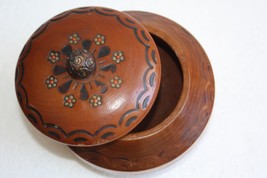 Vintage Round Wooden Box Lidded Pyrography Painted Hand Decorated Collectible - £37.71 GBP