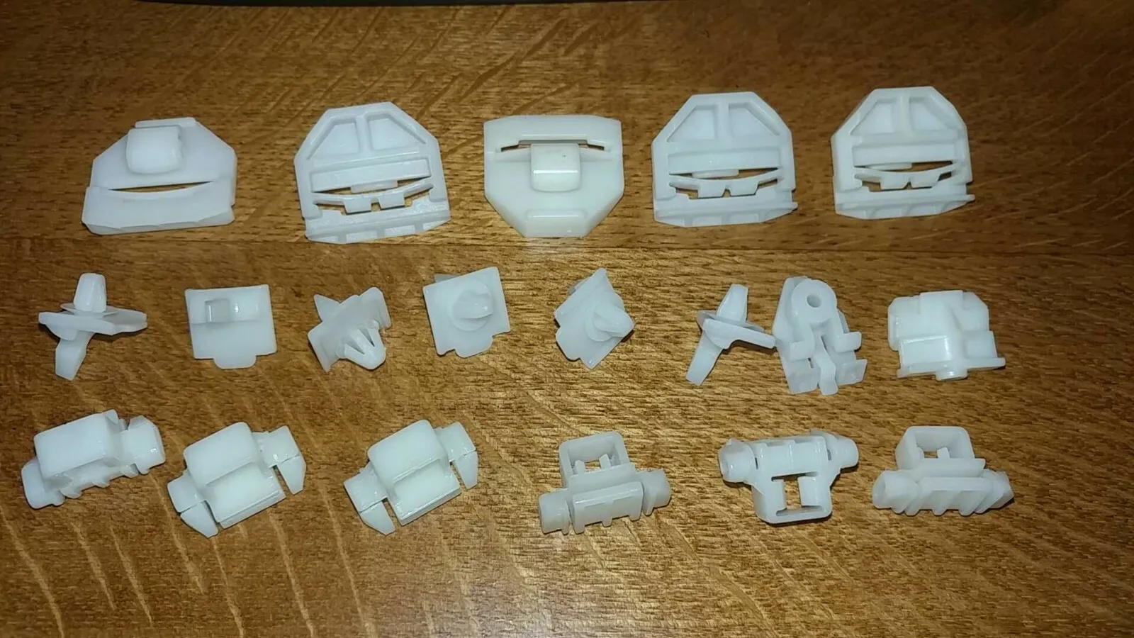 Mercedes W201 Front door moulding clips (19pcs) - $67.01 CAD