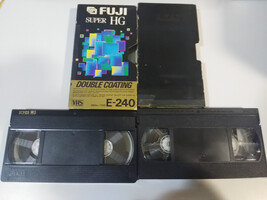2 X VHS Tapes de Video Original Engraved Fuji Y Akai - para Regrabar Above - $8.85