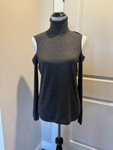 Saks Fifth Avenue Gray Cashmere Blend Cold shoulder Turtleneck Sweater SZ M - $1,088.76 MXN