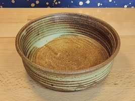 Hand Thrown Studio Art Pottery Flat Bottom Bowl 6.75&quot; Signed Brown Yellow Flared - £13.42 GBP