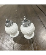 Imperial Milk Glass Satin Opaque White Vtg GRAPE Salt And Pepper Shaker - €21,17 EUR