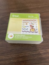 Cricut Edge To Edge Carriage 50 Unique Images Edges, Borders - $11.19