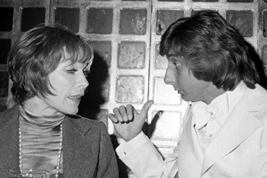 Barry Manilow and Shirley MacLaine 1970&#39;S Candid 24x18 Poster - £19.77 GBP