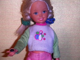 1999 Bowling Party Stacie Whitney Skipper Doll Bowling Magnetic Hand Button Rise - £15.00 GBP