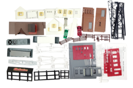 HO Scale Buildings Accessories Mixed Lot ( for parts or repair ) - £25.37 GBP