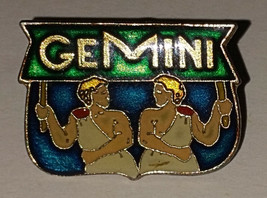 Vintage Gemini Zodiac Pin 1in Twins AGB 1988 Button Brooch  - £6.41 GBP