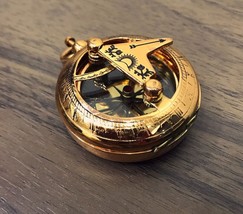 COLLECTIBLE POCKET COMPASS VINTAGE MARITIME BRASS PUSH BUTTON SUNDIAL LO... - £24.09 GBP