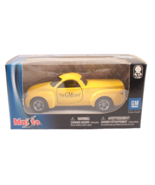Maisto Special Edition Yellow Chevy Truck Doors Open 2001 NRFB - $232.09 MXN
