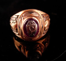 1953 10kt rose gold School ring - Brodnax jewelers with history - Vintage garnet - £273.37 GBP
