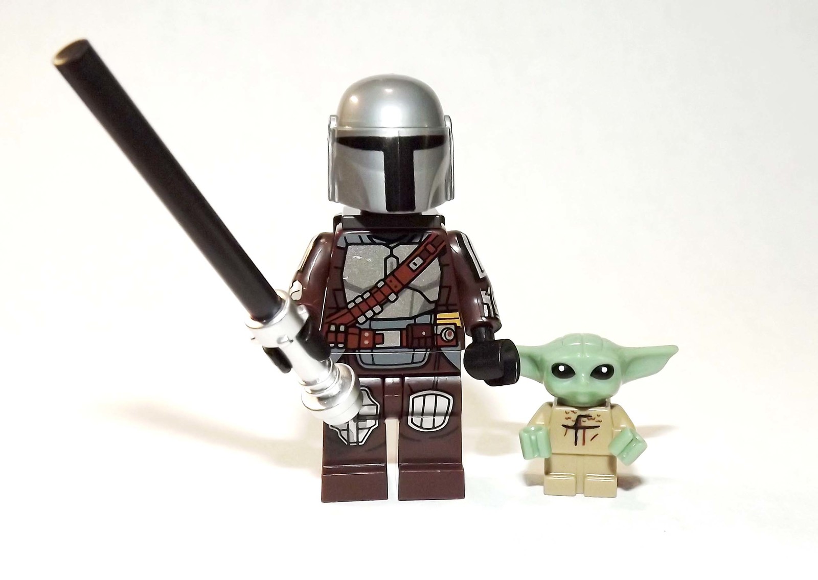 Gift Minifigure Mandalorian With Baby Yoda And Darksaber Star Wars  - $8.84