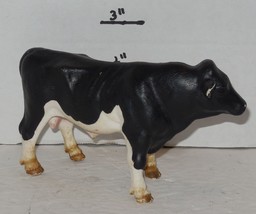Schleich Pretend Play 2&quot; Holstein Cow PVC figure Hard Plastic Cake Topper - £11.35 GBP